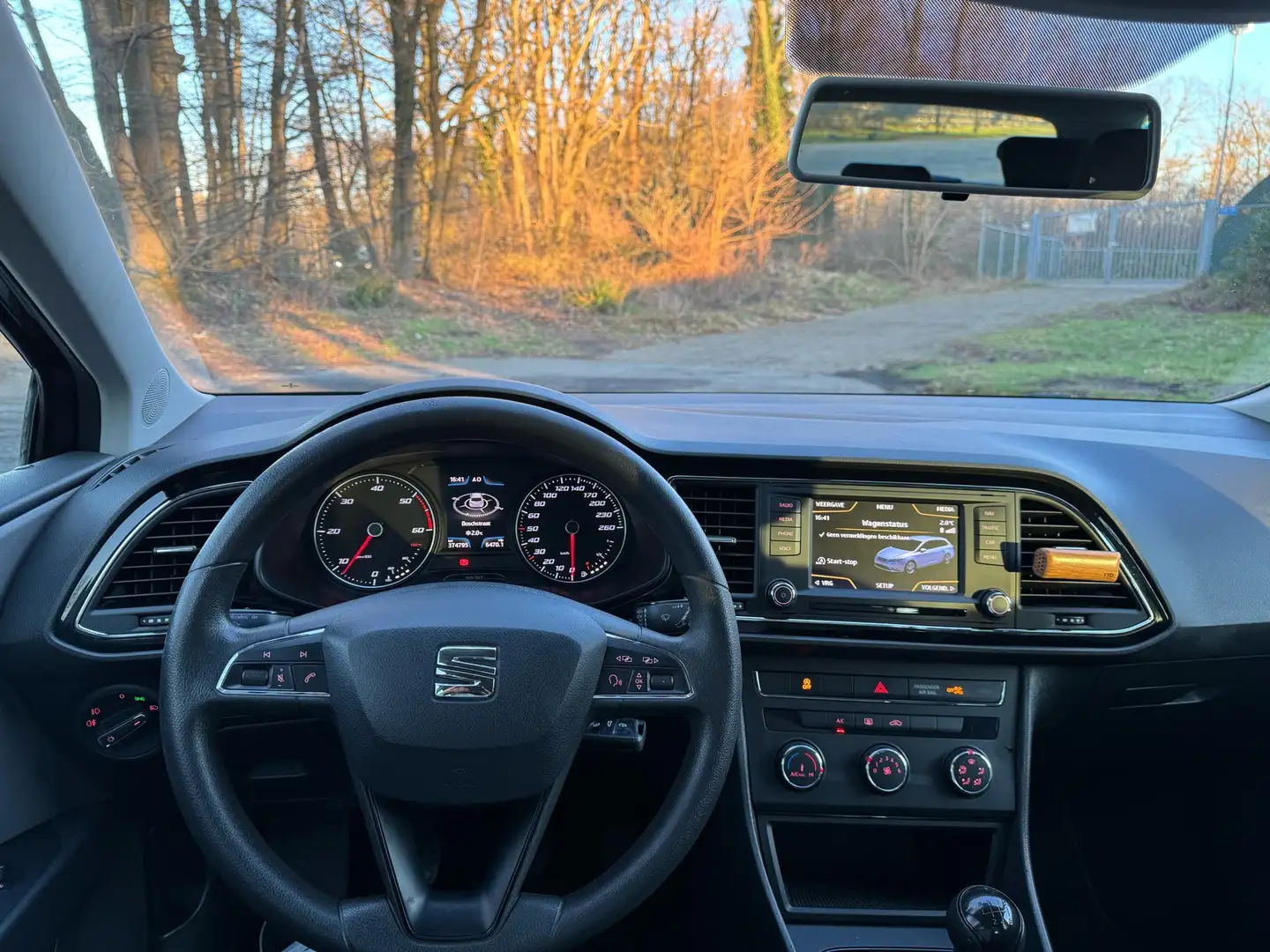 SEAT Leon Ecomotive 1.6 / Airco / Start/stop /Navi / BT Zwart - 2