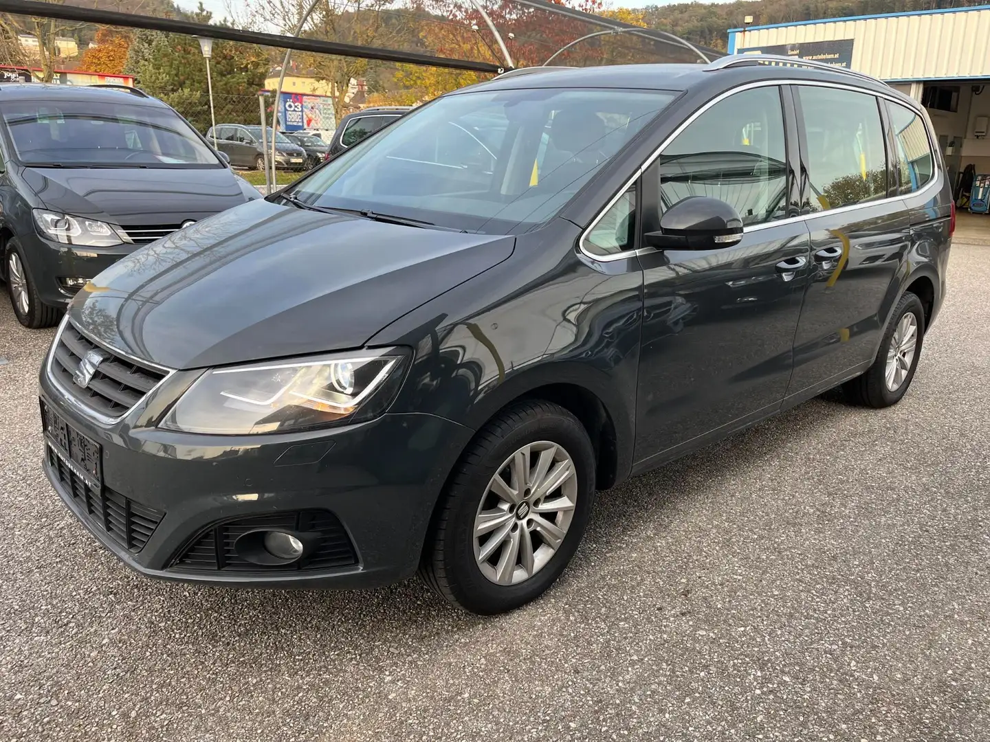SEAT Alhambra Executive 1,4 TSI DSG Navi-Xenon-AHK Сірий - 1