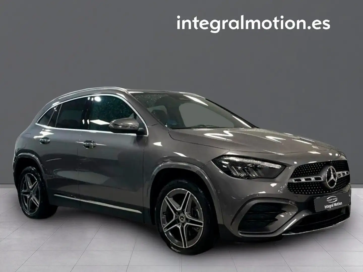 Mercedes-Benz GLA 45 AMG 4Matic 7-DCT Gris - 2