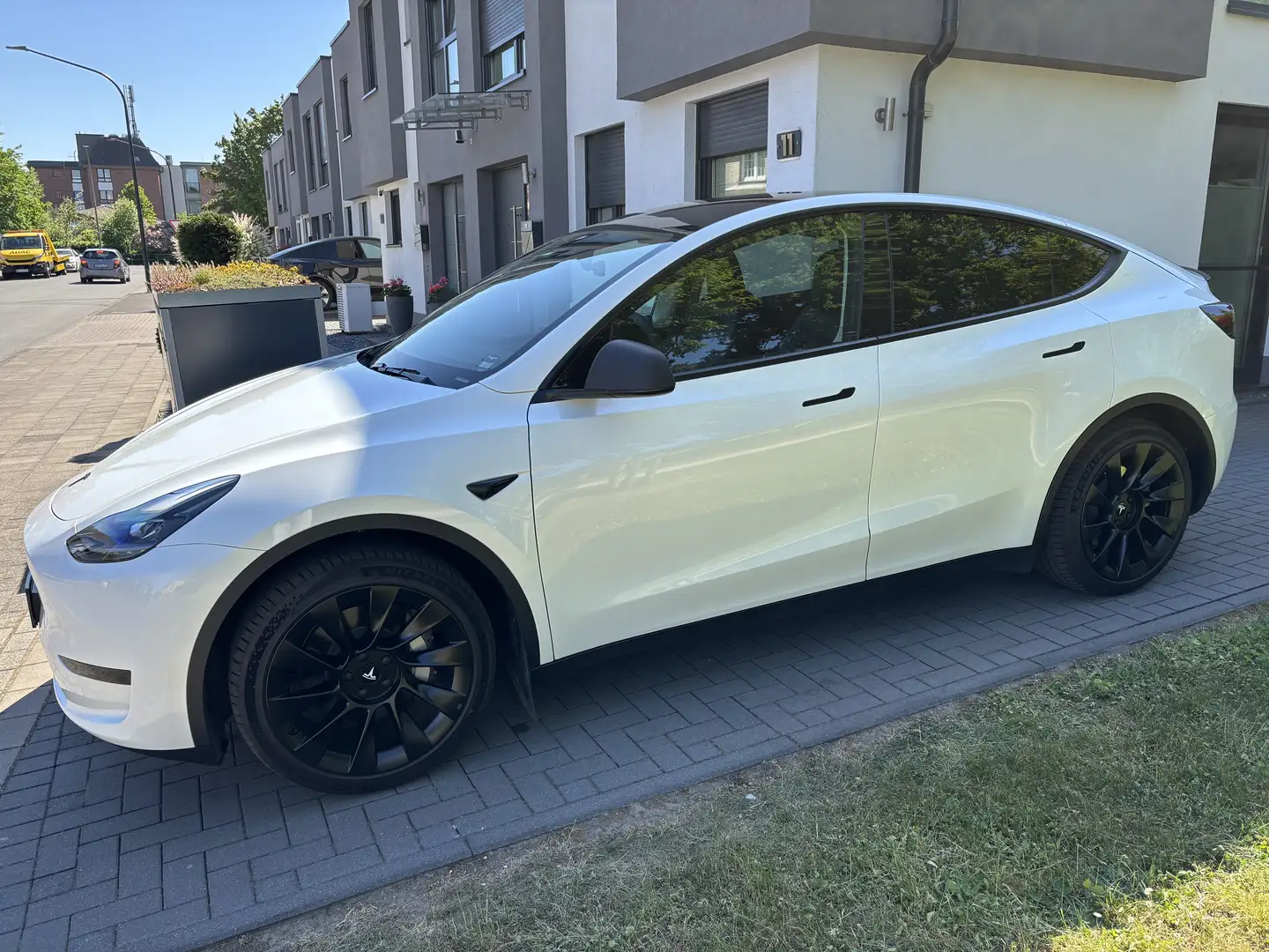 Tesla Model Y Longe Range 20“ Sommer + 19“ Winter, WLTP 600K Weiß - 1