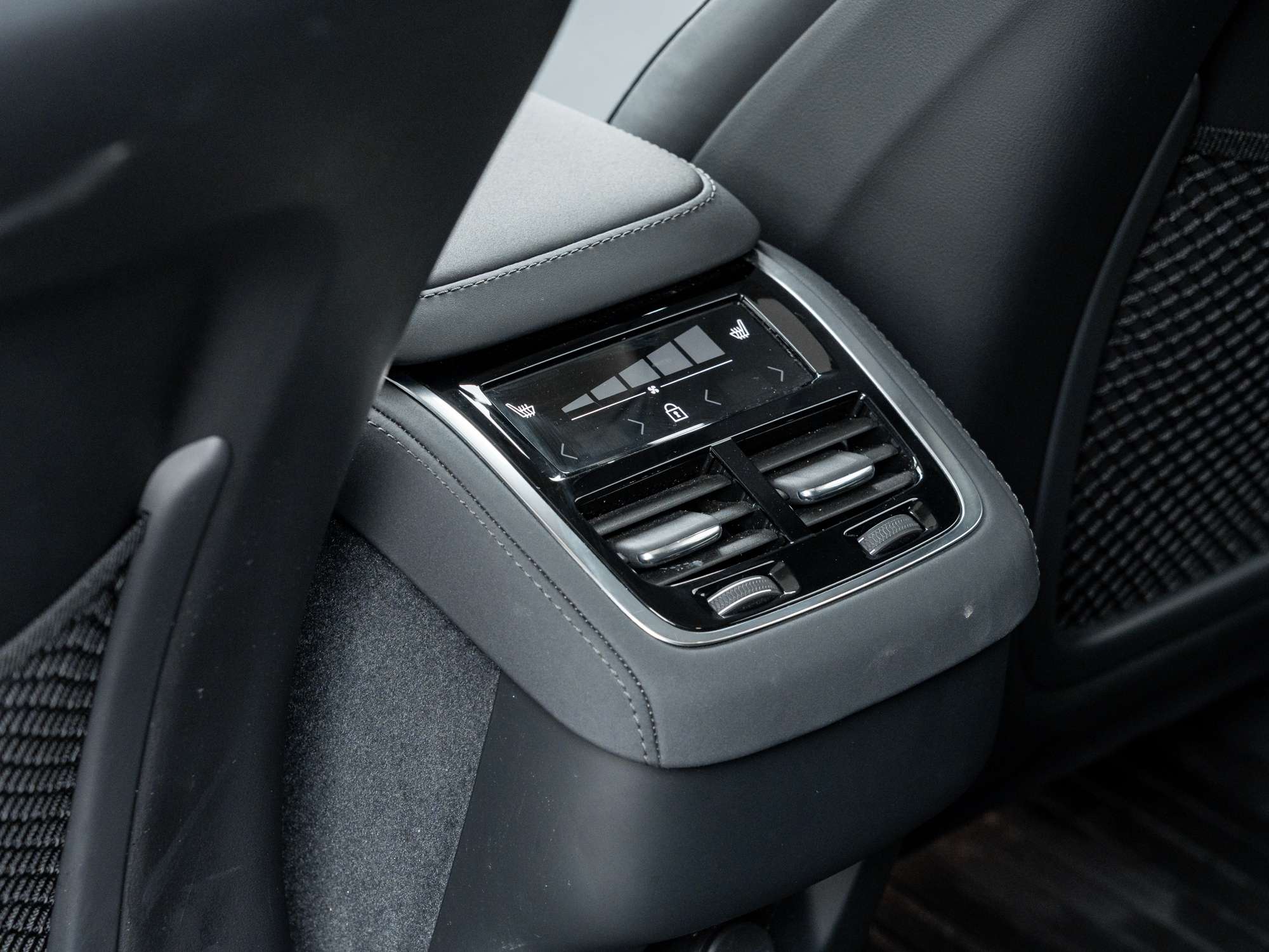 2026 Volvo XC90 B6 AWD Core 7-Seater |CPO FINANCE RATE fr 2.99%* thumb 24