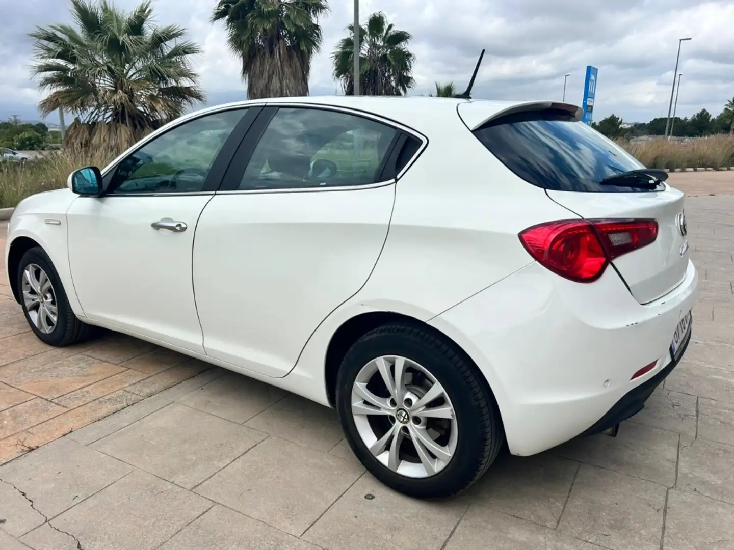 Alfa Romeo Giulietta 1.6JTDm Distinctive Blanc - 2