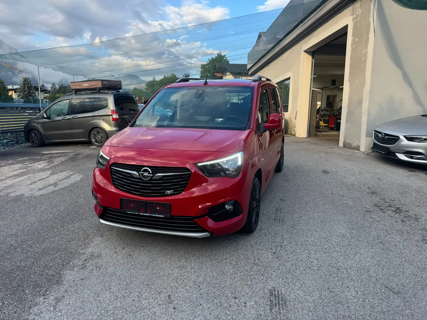Opel Combo Innovation Rot - 1