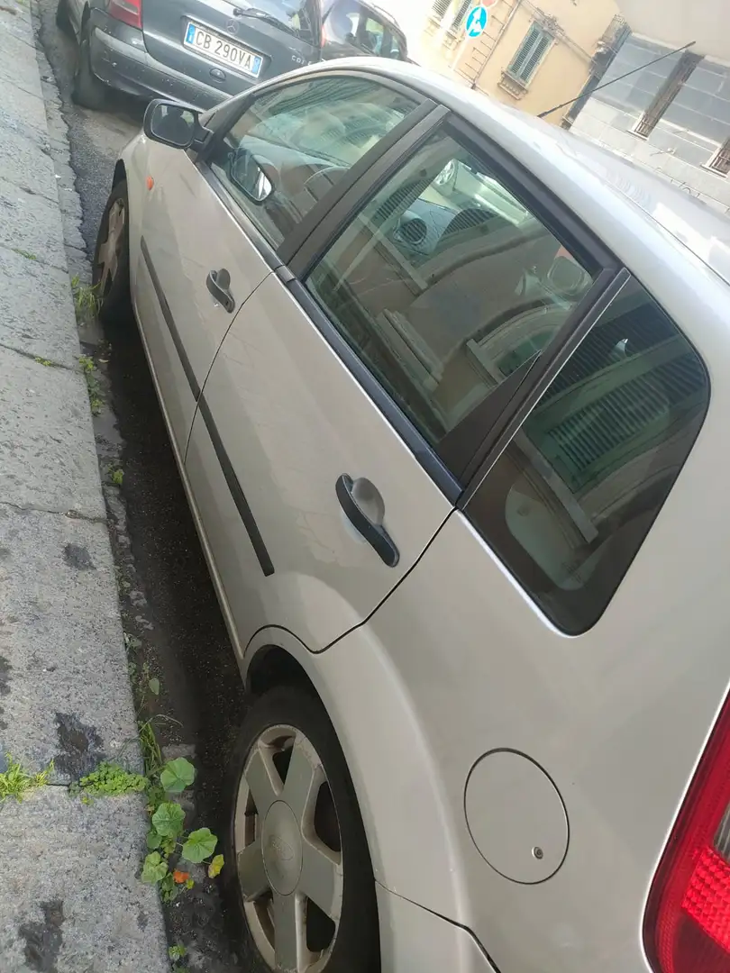 Ford Fiesta Fiesta 5p 1.4 16v Ghia Grigio - 2