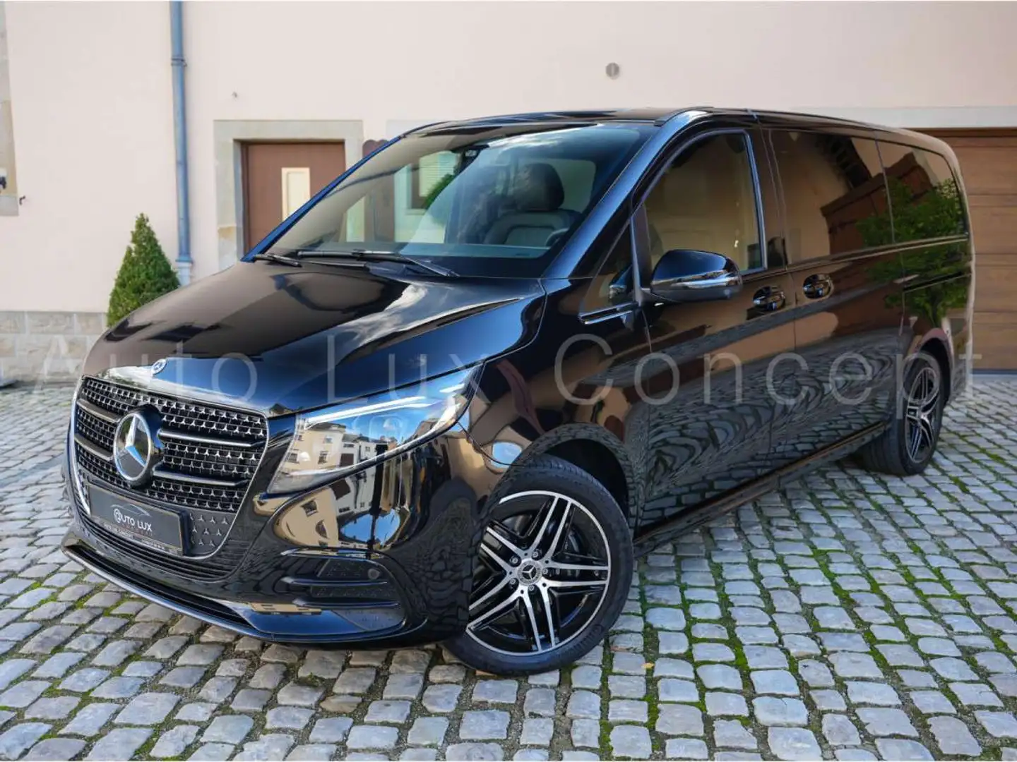 Mercedes-Benz V 300 d AMG Line/360/DISTRONIC/Burmester/AHK Noir - 1