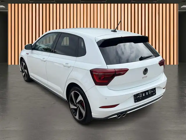 Volkswagen Polo view 4