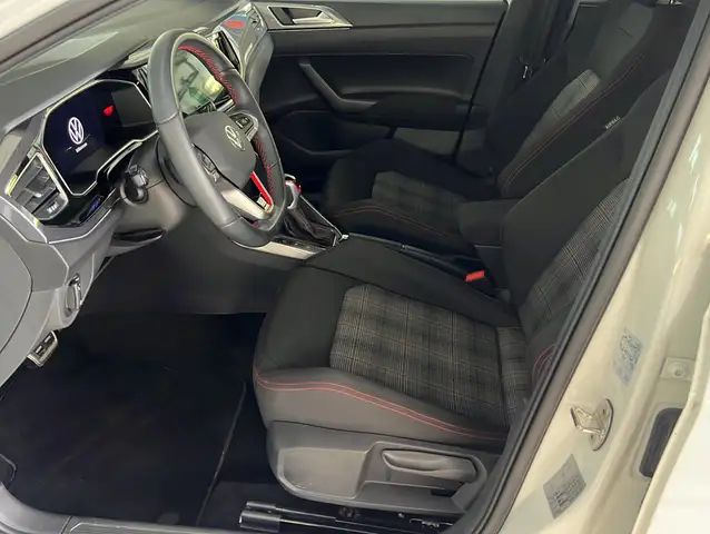 Volkswagen Polo view 3