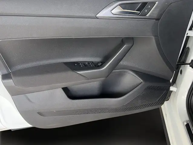 Volkswagen Polo view 5