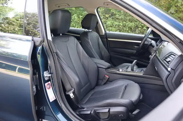BMW 3 Series view 10