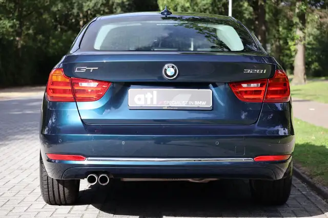 BMW 3 Series view 4