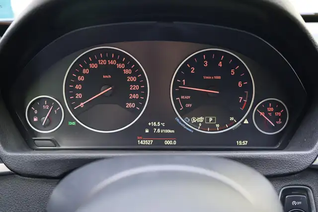 BMW 3 Series view 15