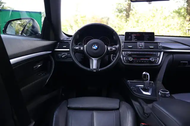 BMW 3 Series view 14