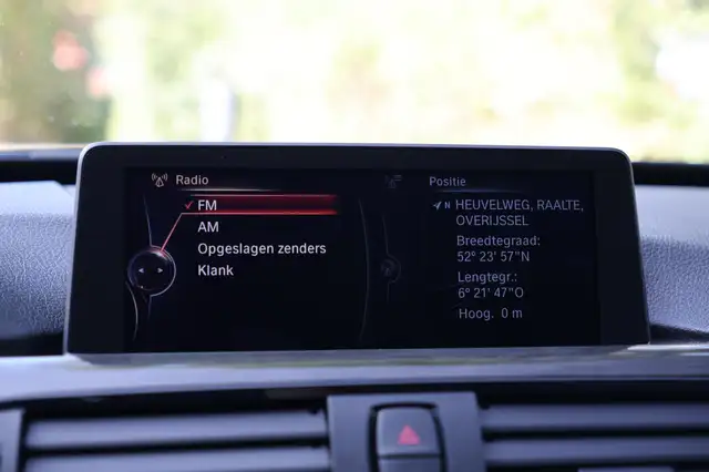 BMW 3 Series view 28