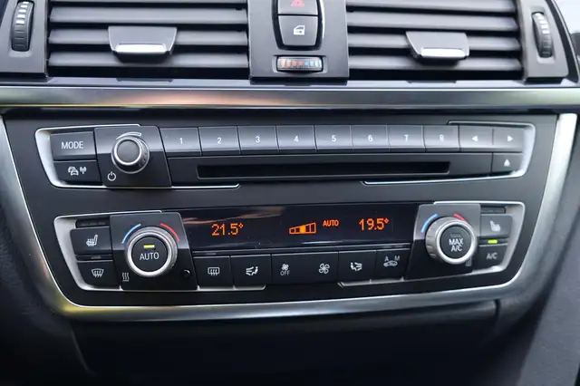 BMW 3 Series view 22