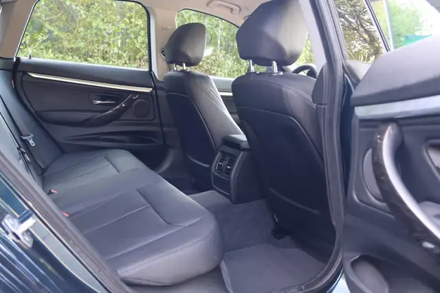 BMW 3 Series view 11