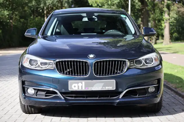 BMW 3 Series view 8