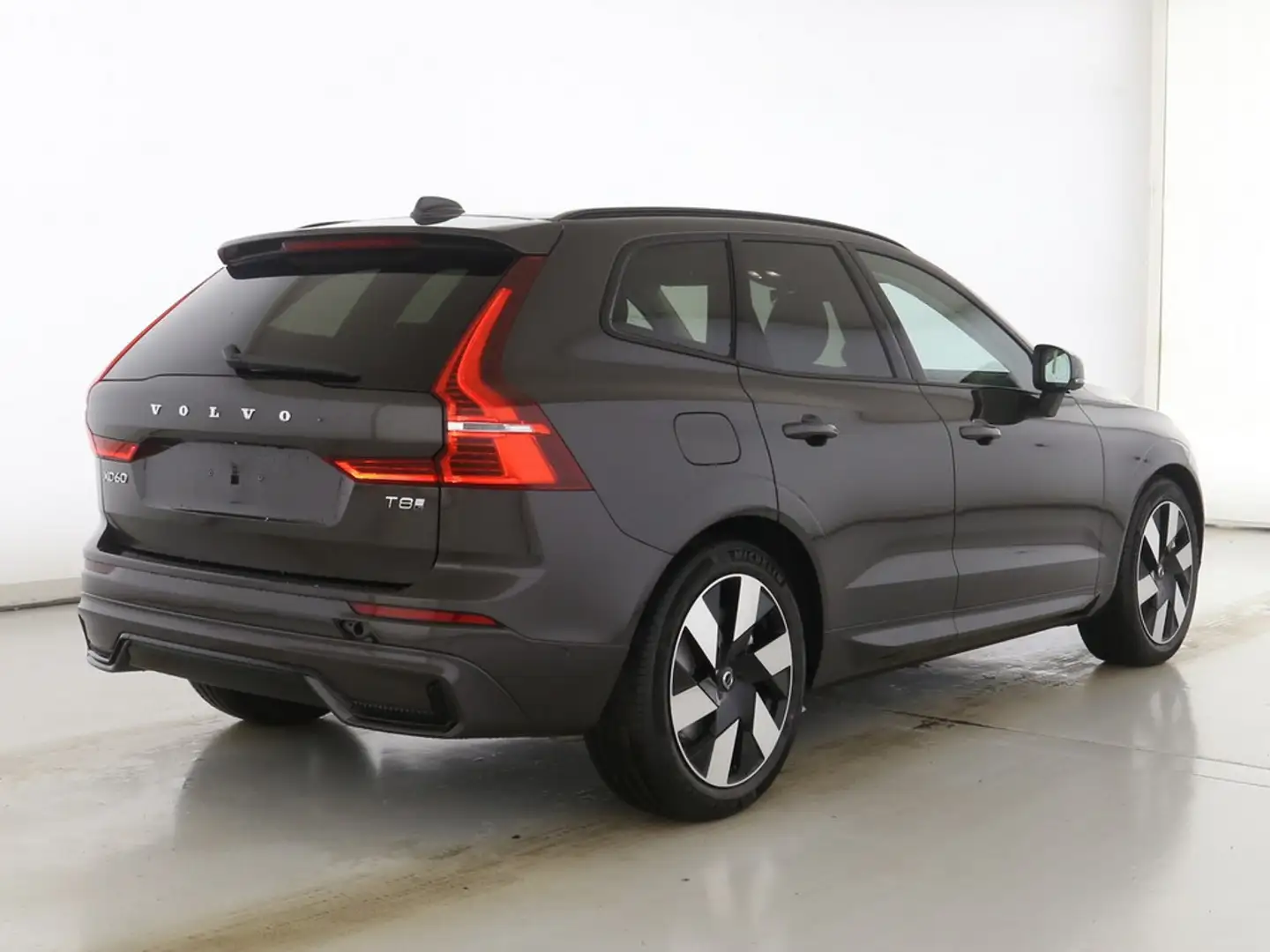 Volvo XC60 T8 AWD Plus Dark 360° ACC STANDHZ PANO Grau - 2