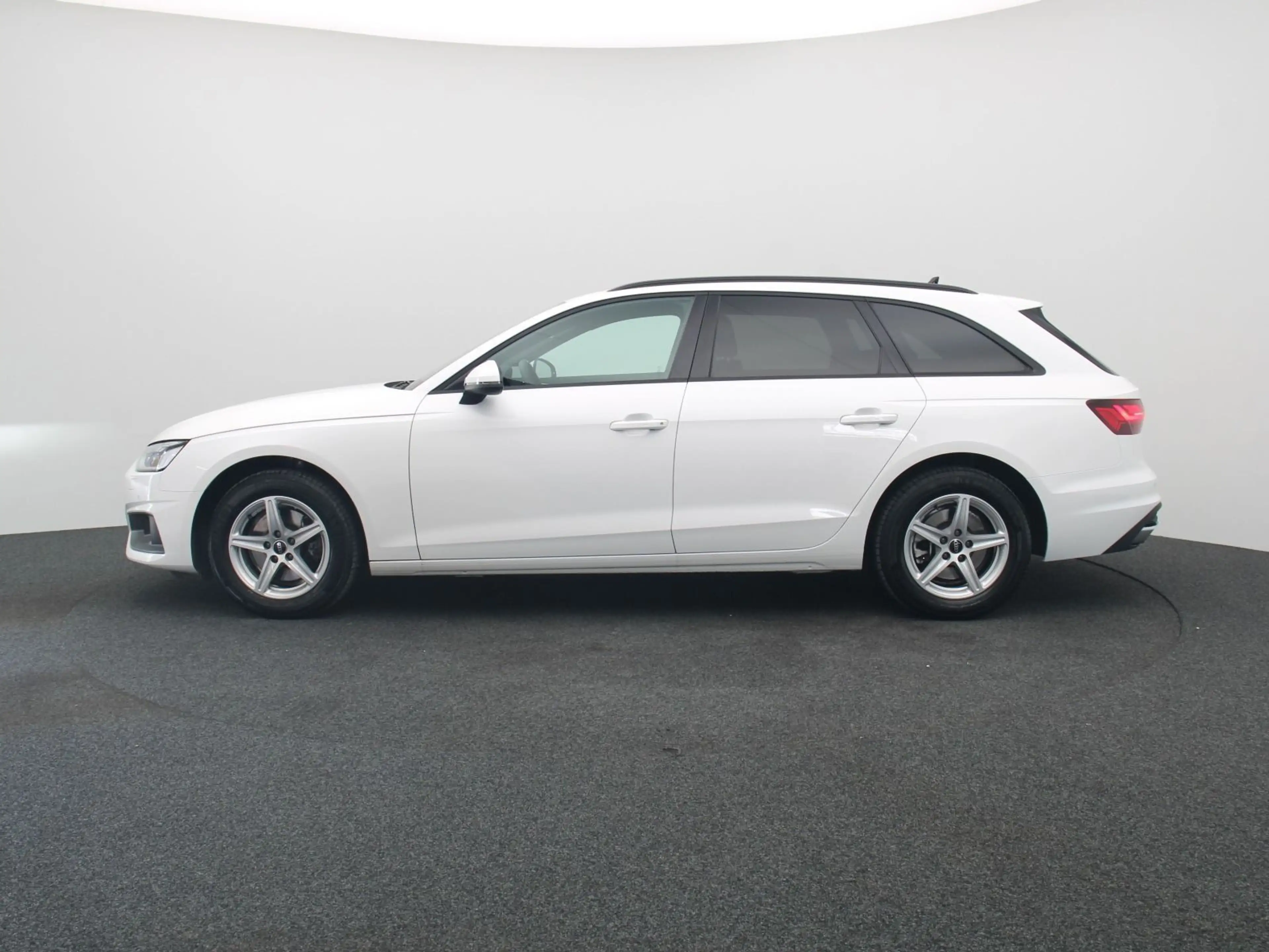 Audi A4 35 TFSI S-tronic / MMI-Navi, Matrix — photo 4