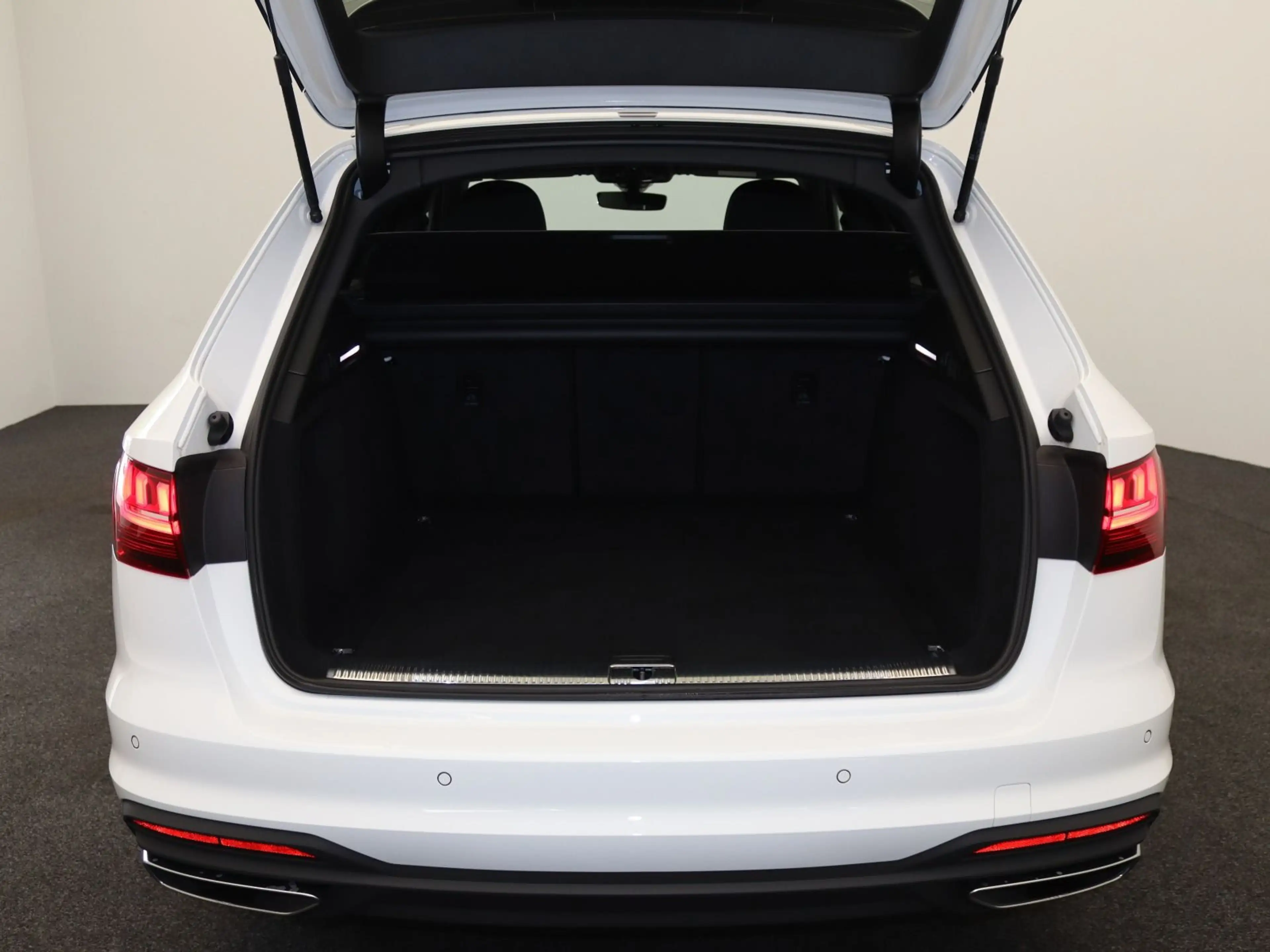 Audi A4 35 TFSI S-tronic / MMI-Navi, Matrix — photo 8