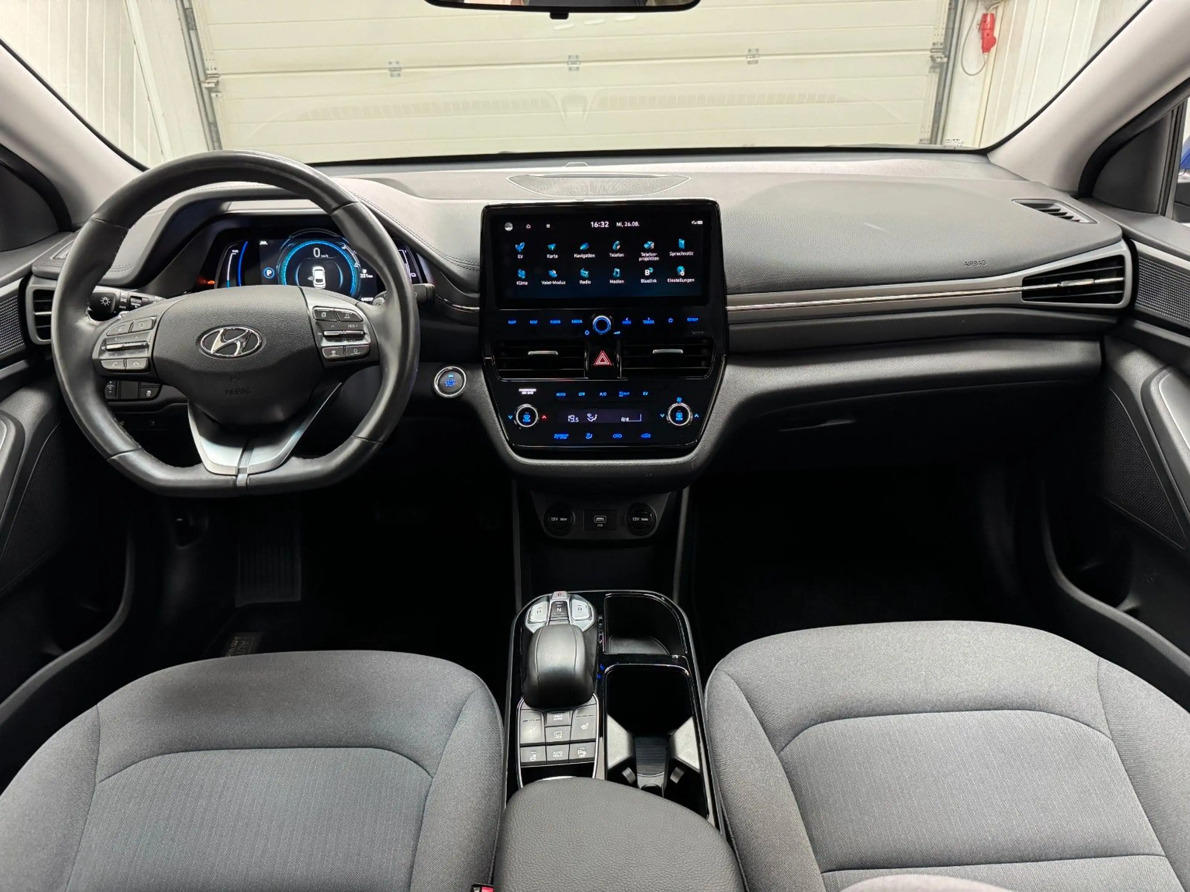 Hyundai IONIQ Elektro Trend Navi Garantie SOH 100% — photo 2