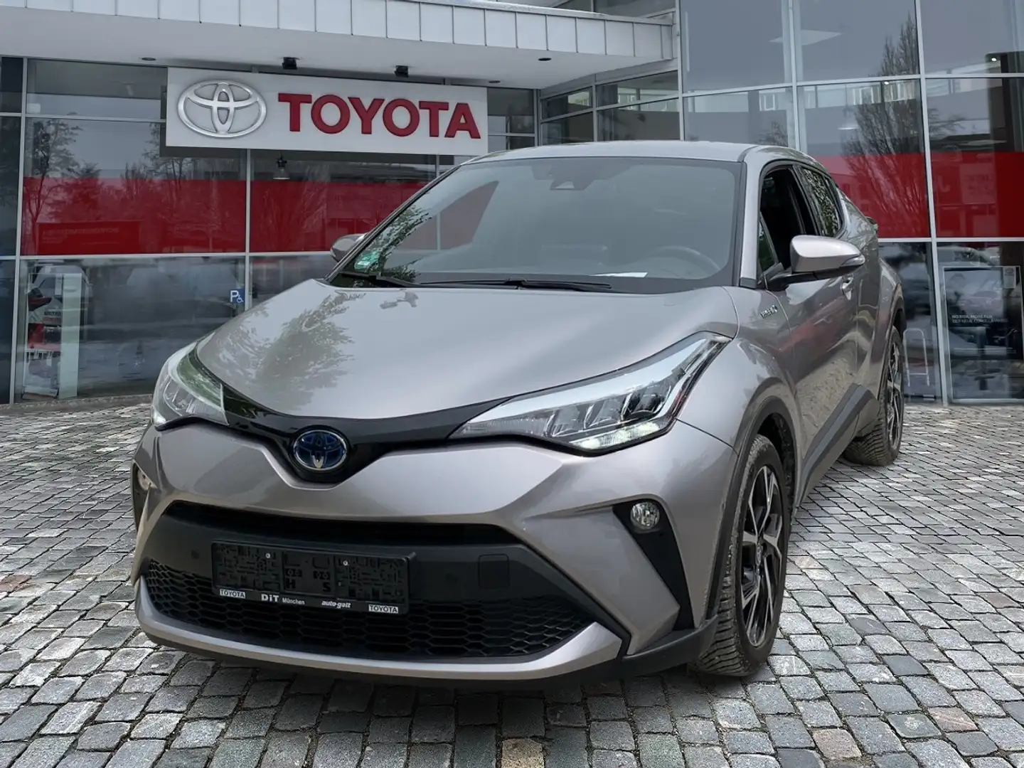 Toyota C-HR 2.0 Team Deutschland *schnell verfügbar* Grau - 2
