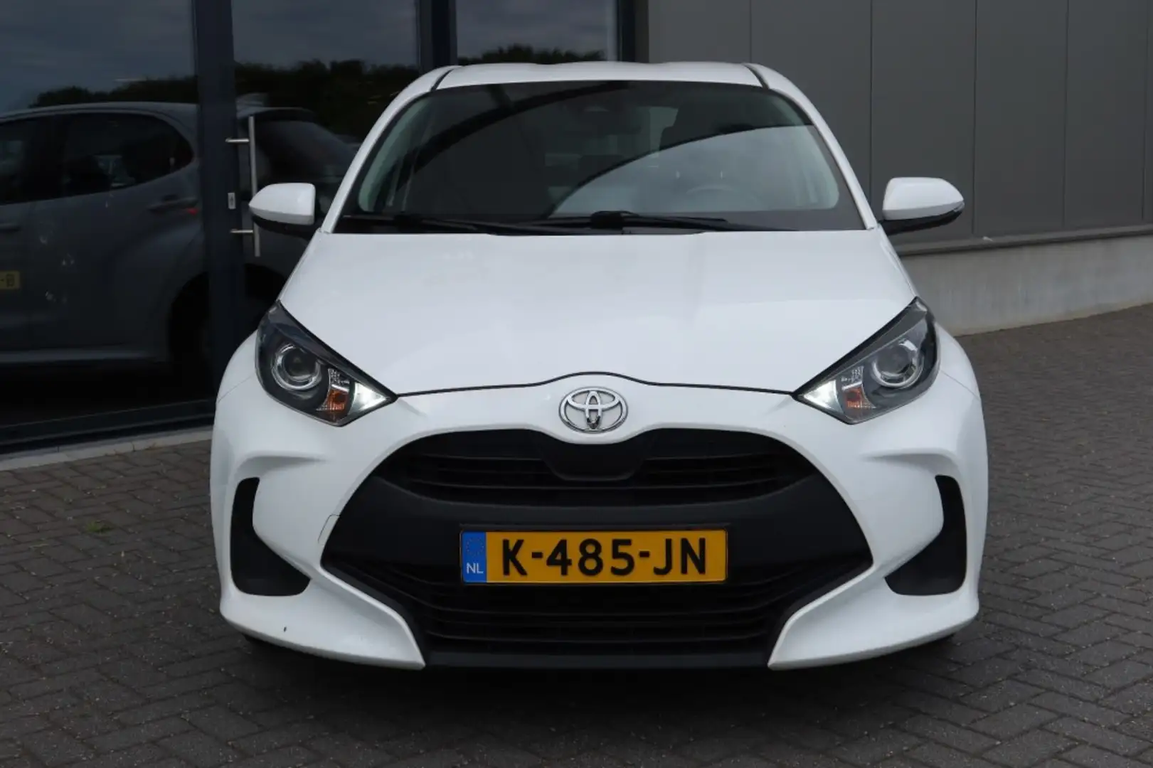 Toyota Yaris 1.0 VVT-I Active 5drs. Airco, Carplay, Camera, Cru Wit - 2
