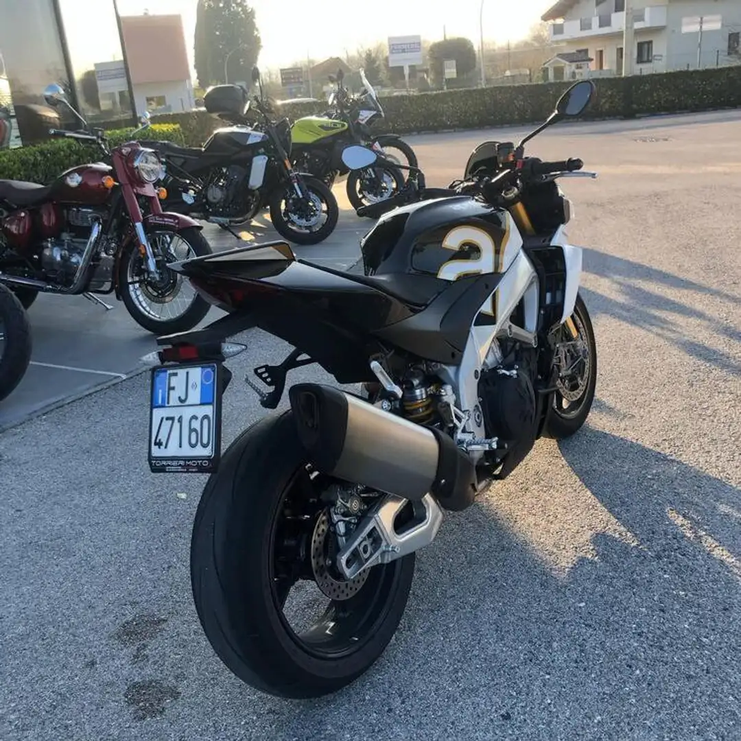 Aprilia Tuono V4 FACTORY - 2