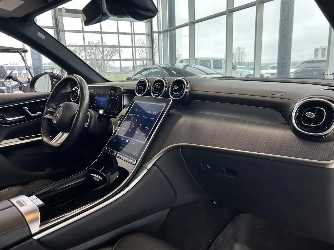 Mercedes-Benz GLC снимка Mercedes-Benz GLC