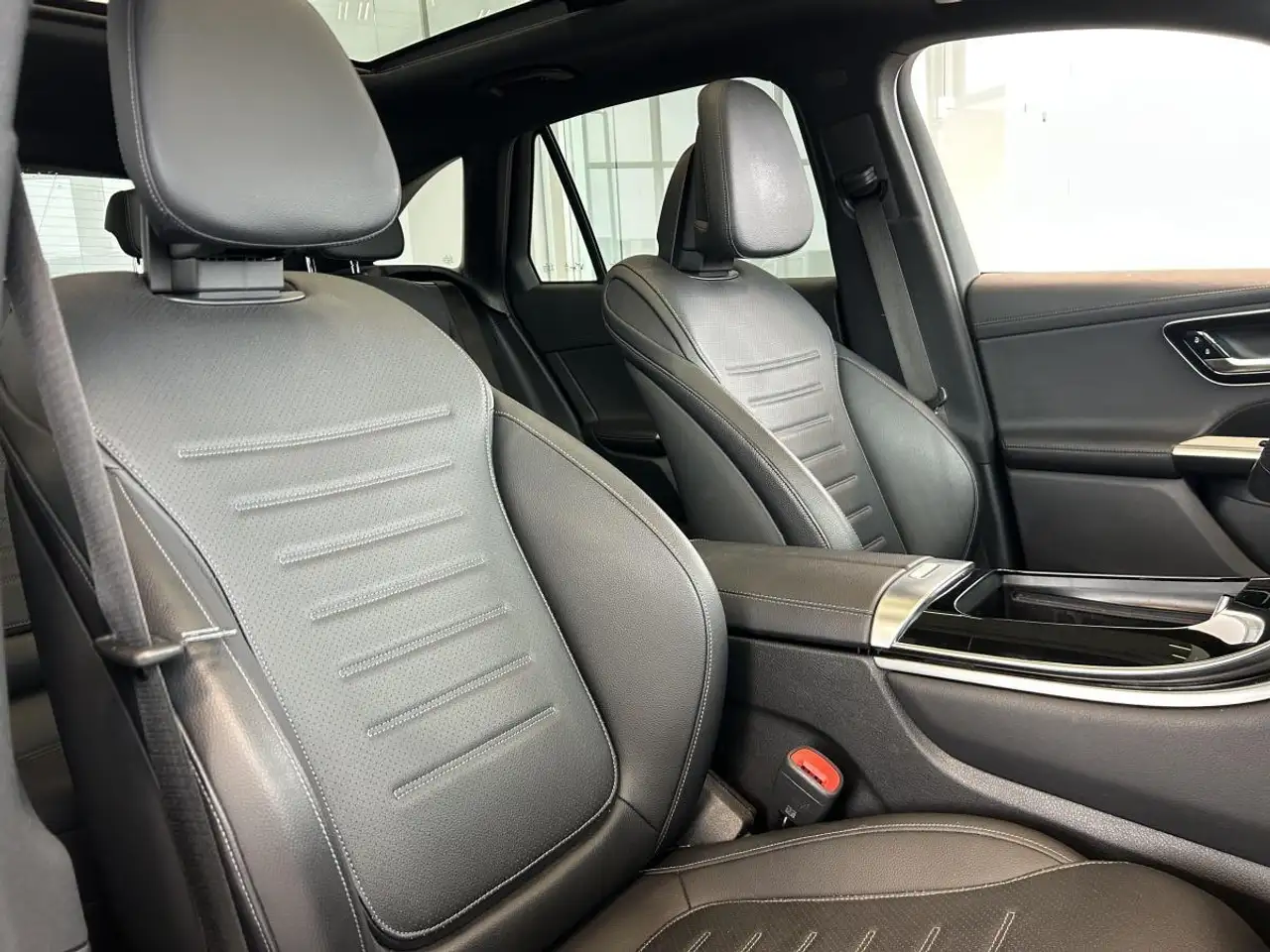 Mercedes-Benz GLC снимка Mercedes-Benz GLC