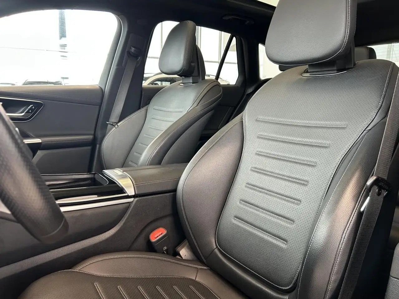 Mercedes-Benz GLC снимка Mercedes-Benz GLC