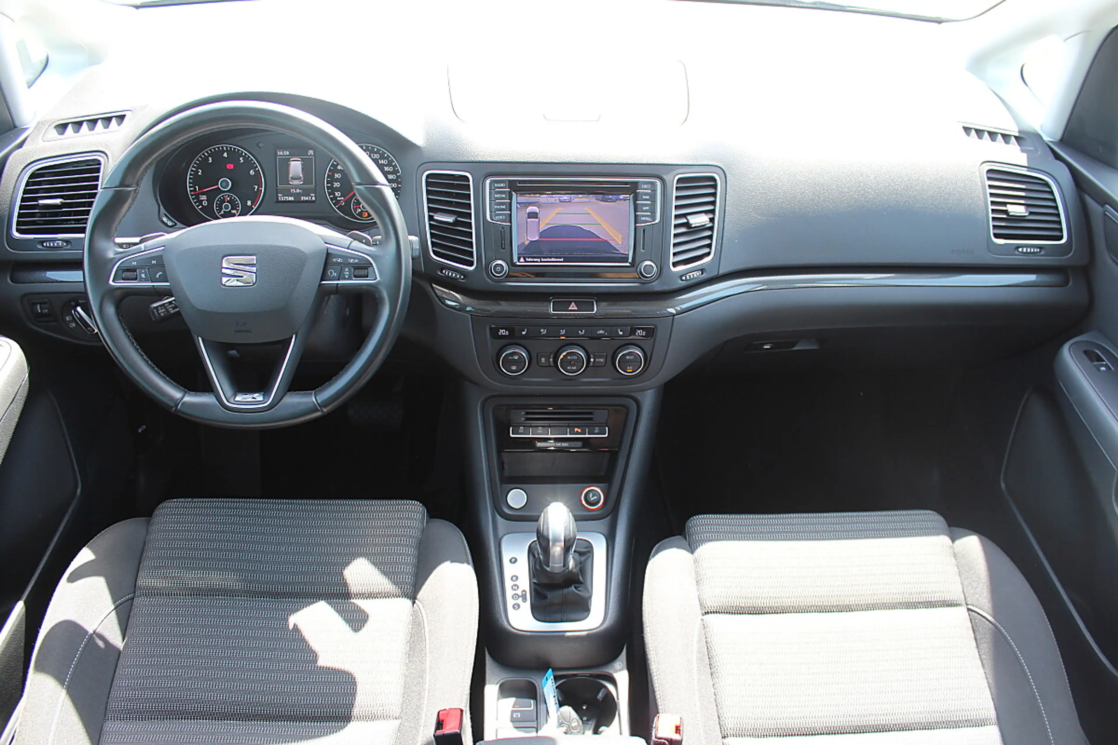SEAT Alhambra Xcellence 1,4 TSI DSG AHK 7 Sitzer Xenon ... — photo 4