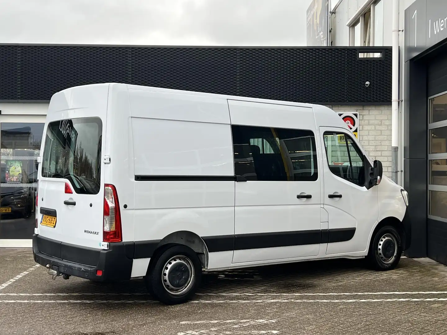 Renault Master T33 2.3 dCi 135 L2H2 Comfort | Trekhaak | Navigati Wit - 2