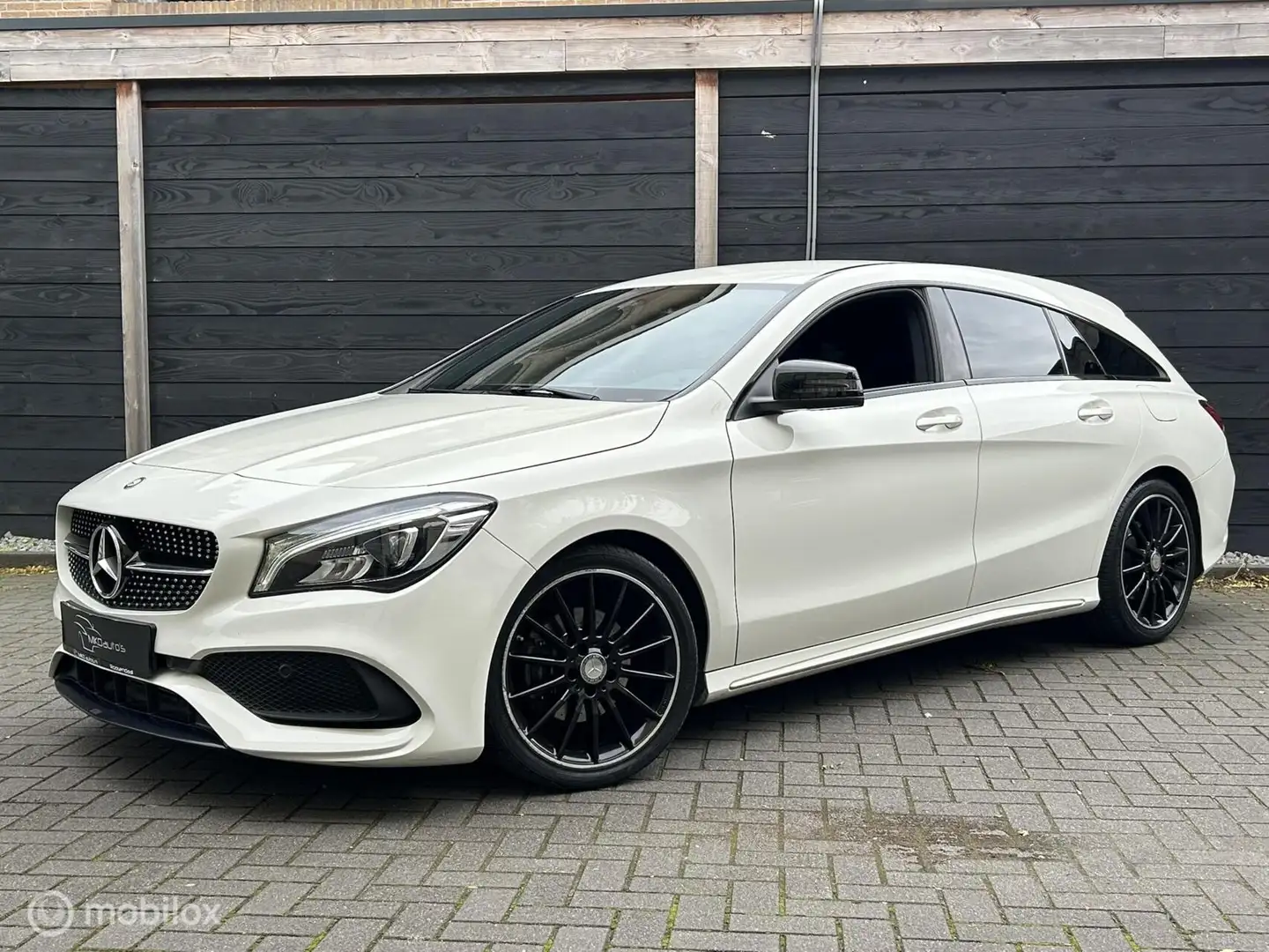 Mercedes-Benz CLA 180 Shooting Brake AMG Night Edition Plus 77.360 KM !! Blanc - 1