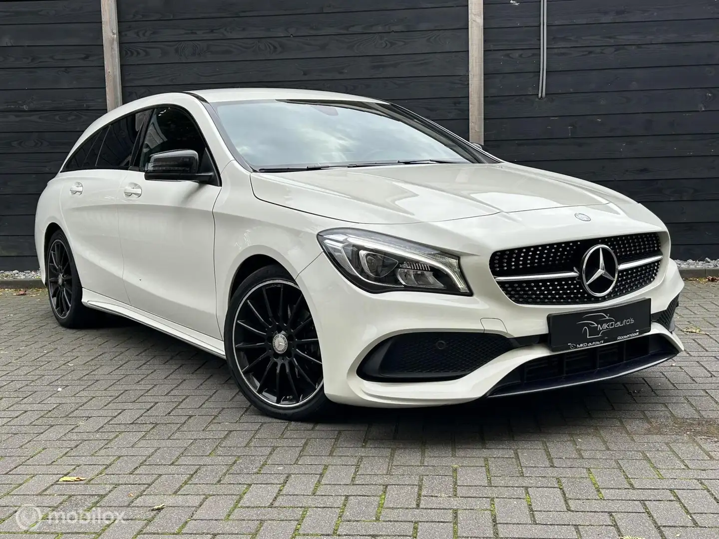 Mercedes-Benz CLA 180 Shooting Brake AMG Night Edition Plus 77.360 KM !! Blanc - 2