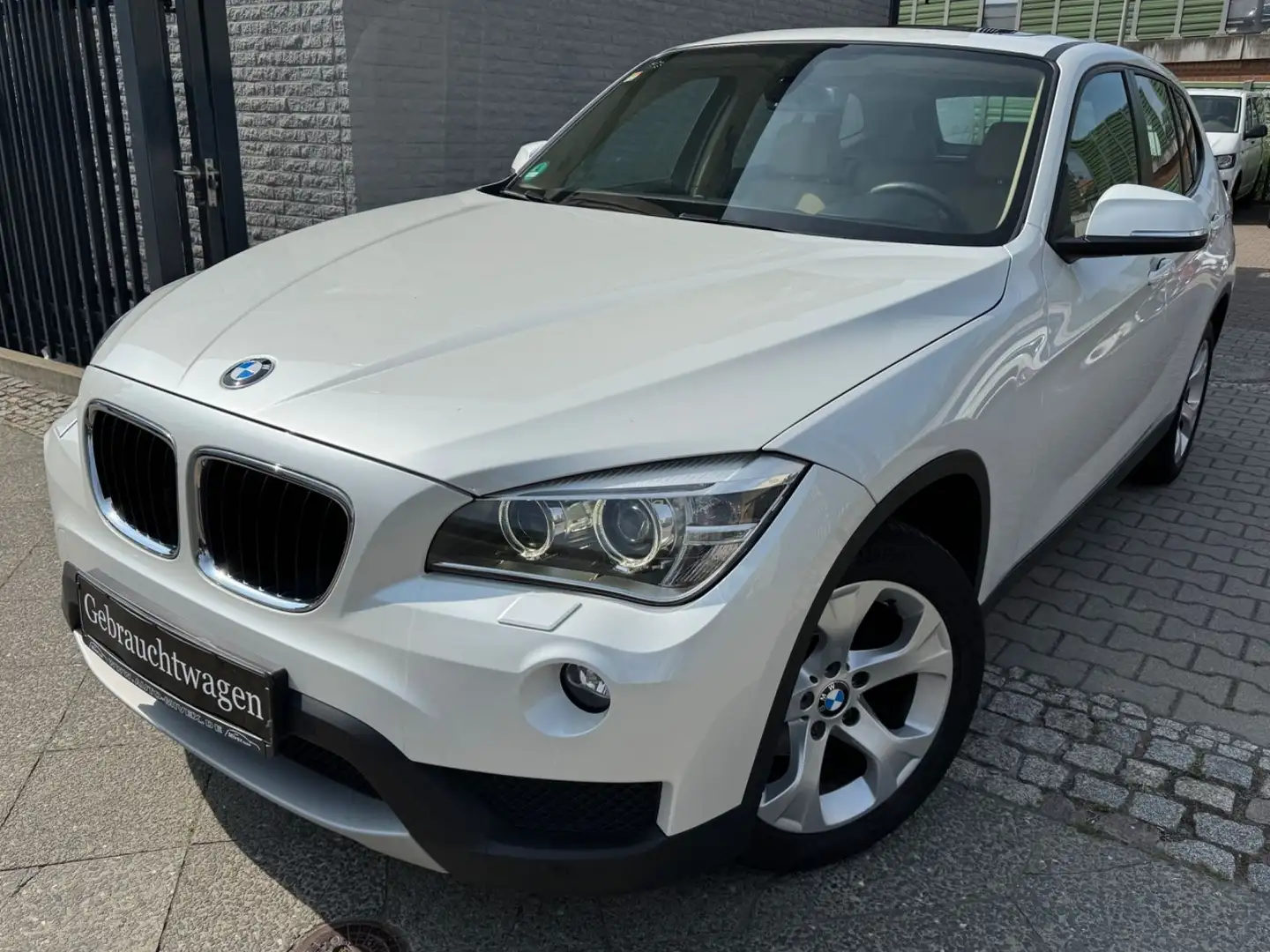 BMW X1 20 i xDrive Aut.Leder Pano Xenon Weiß - 1