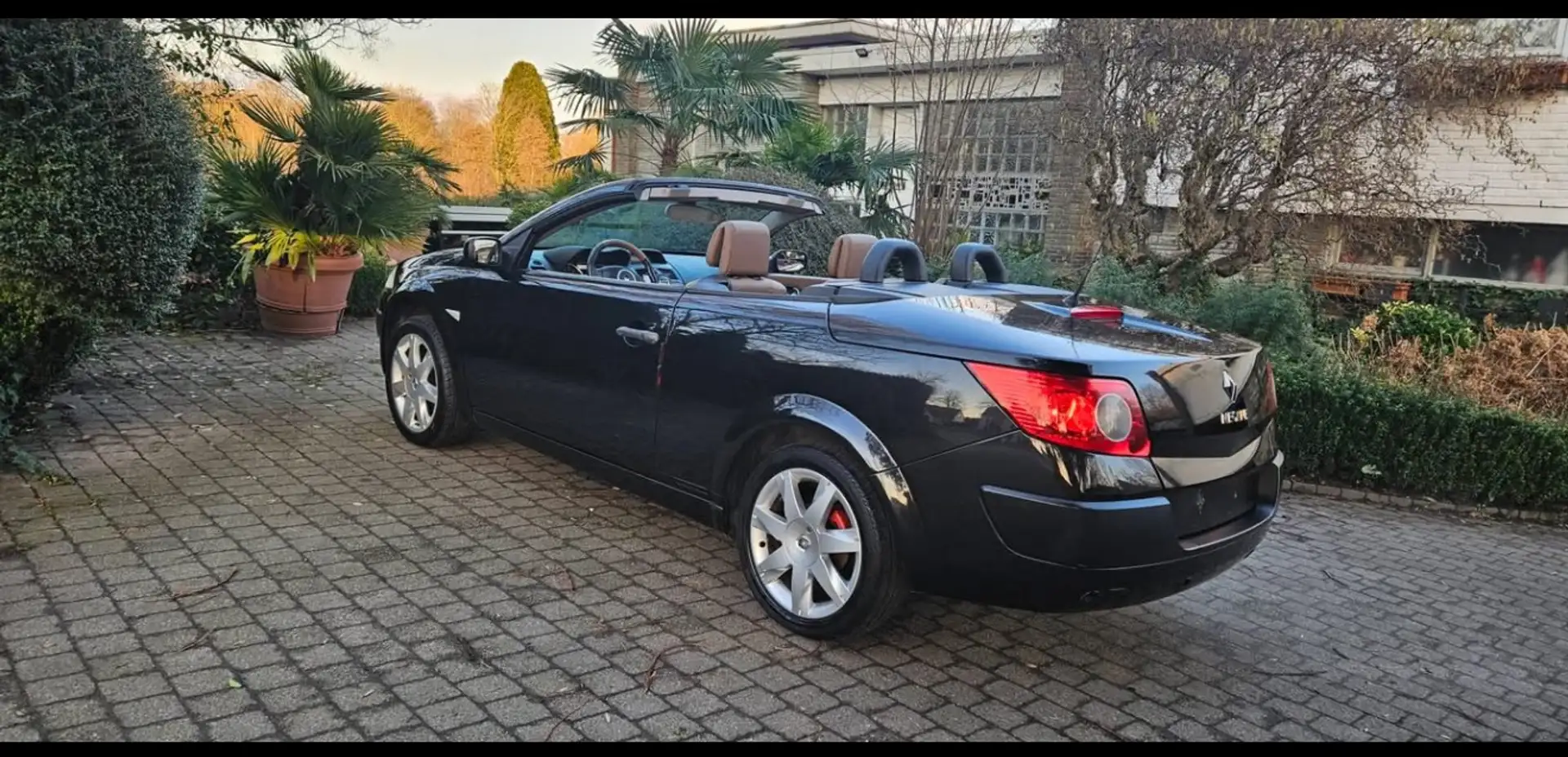 Renault Megane 1.6 Coupe-Cabriolet Privilege Zwart - 1