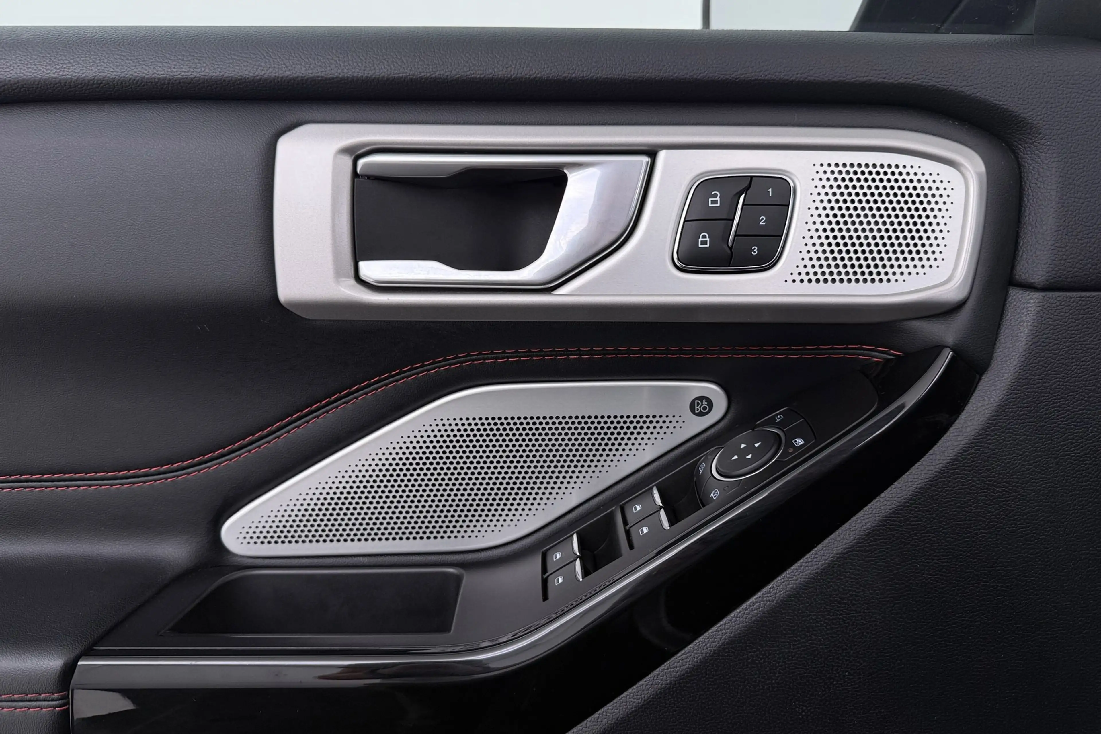 Ford Explorer 3.0 V6 EcoBoost PHEV ST-Line | Trekhaak | Panorama — photo 32