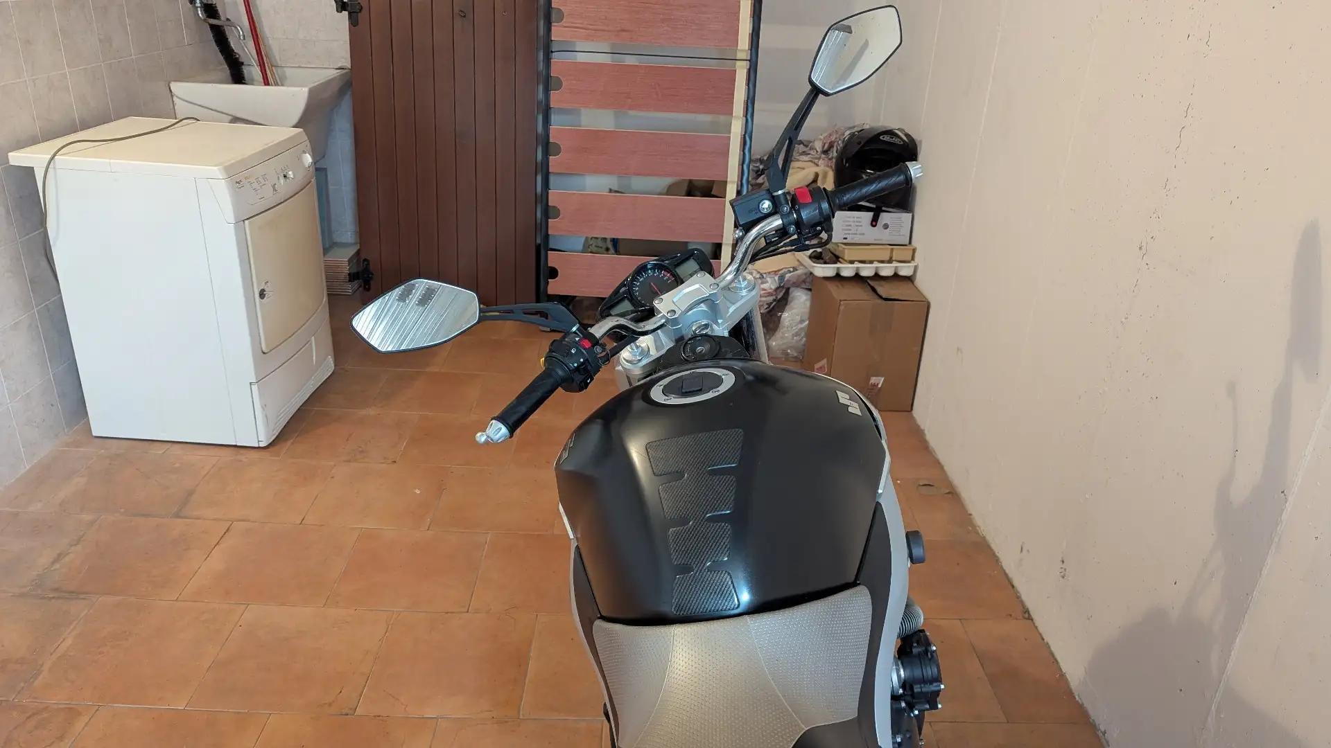 Suzuki GSR 600 Nero - 1