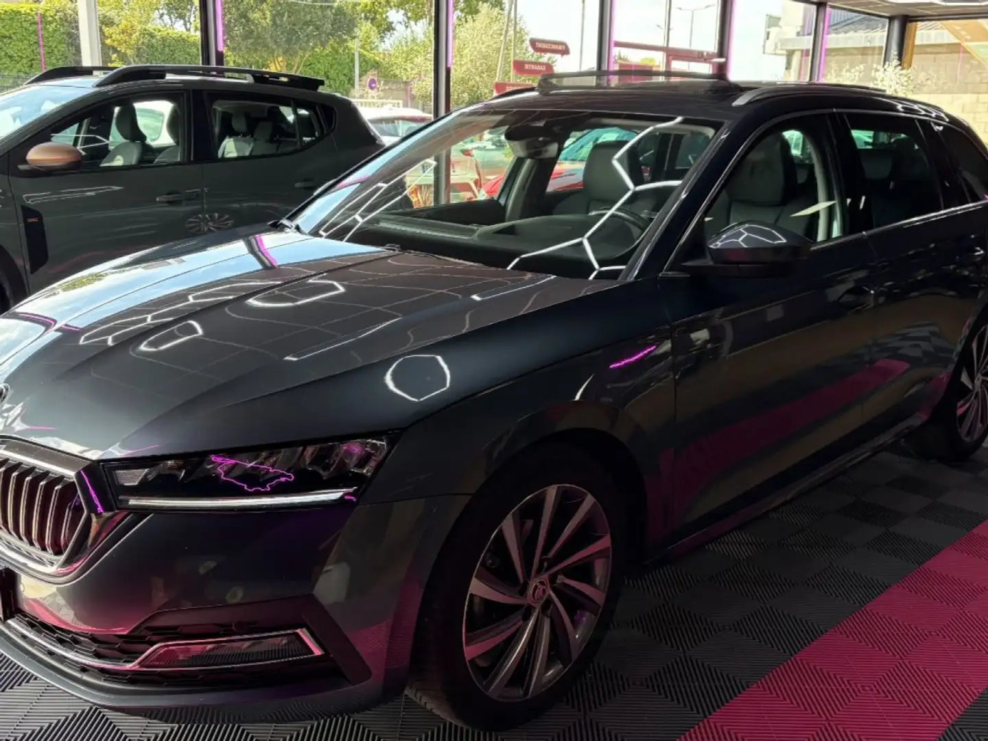 Skoda Octavia 2.0 TDI 150 ch DSG7 Style ~ Suivi 100% ~ Toit ouvrant ~ Caméra de recul ~ Affichage tête haute ~ Son Canton Gris - 2