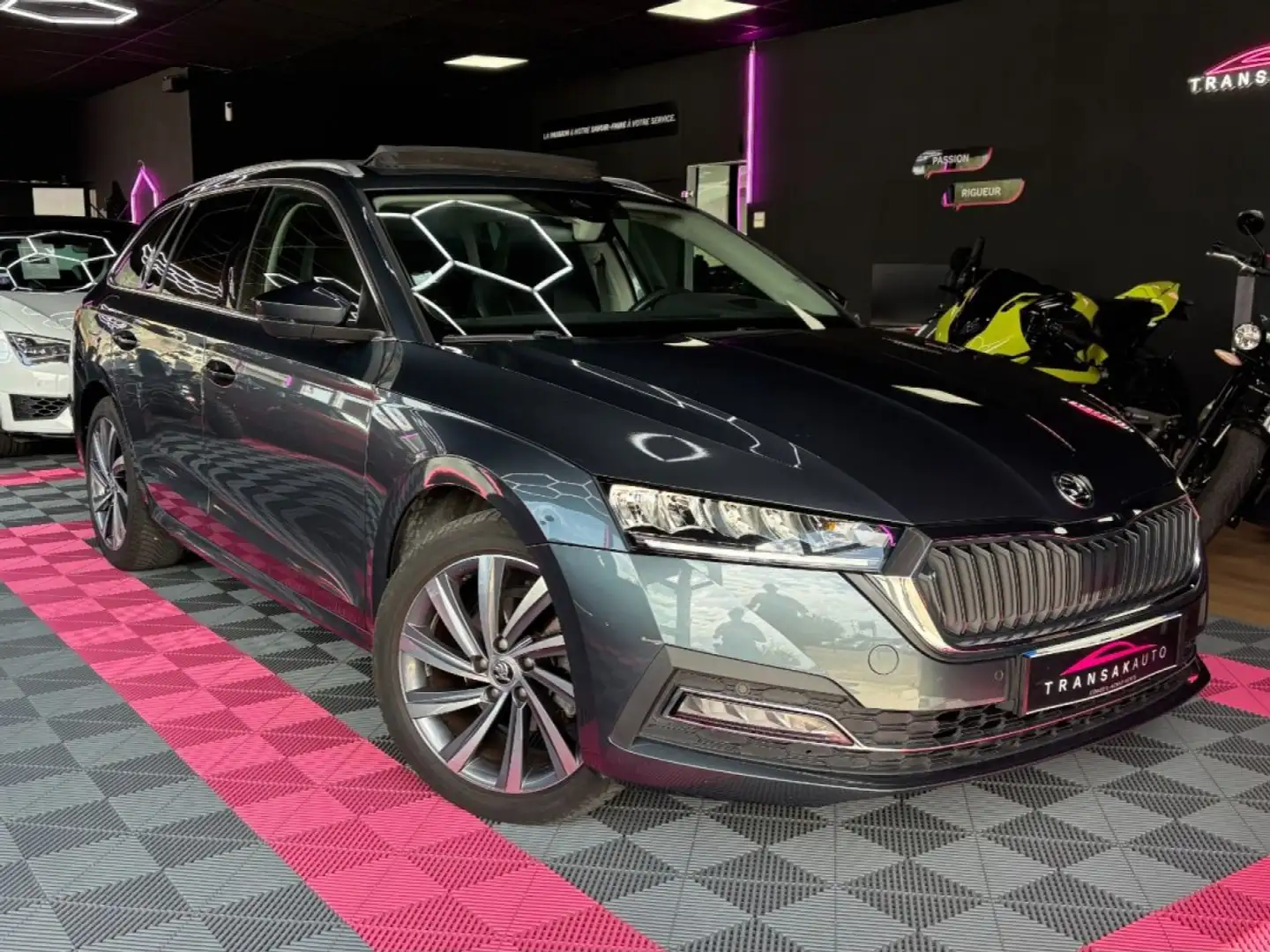 Skoda Octavia 2.0 TDI 150 ch DSG7 Style ~ Suivi 100% ~ Toit ouvrant ~ Caméra de recul ~ Affichage tête haute ~ Son Canton Grijs - 1
