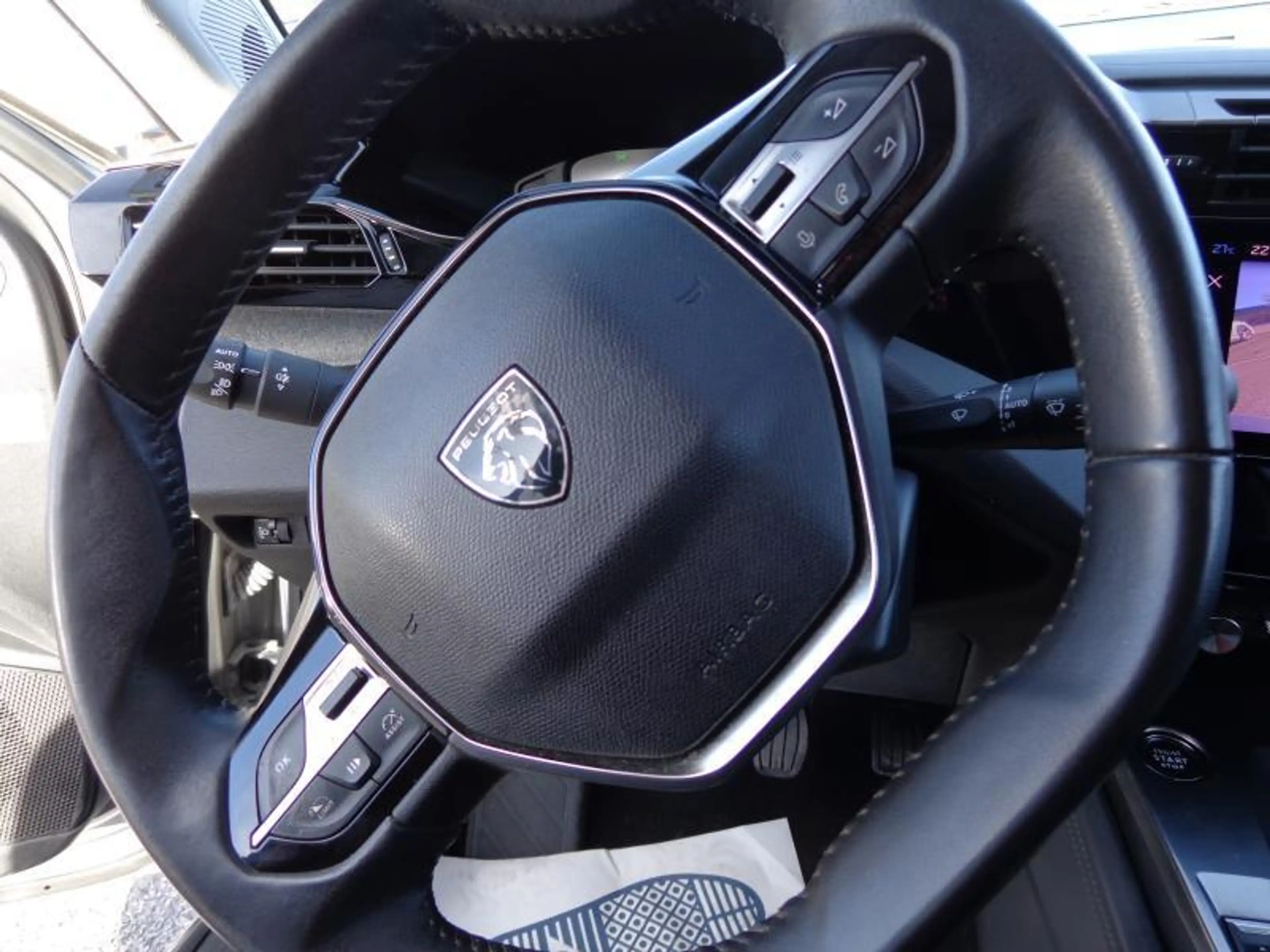 Peugeot 308 1.5HDi Allure - GPS - Caméra — photo 4