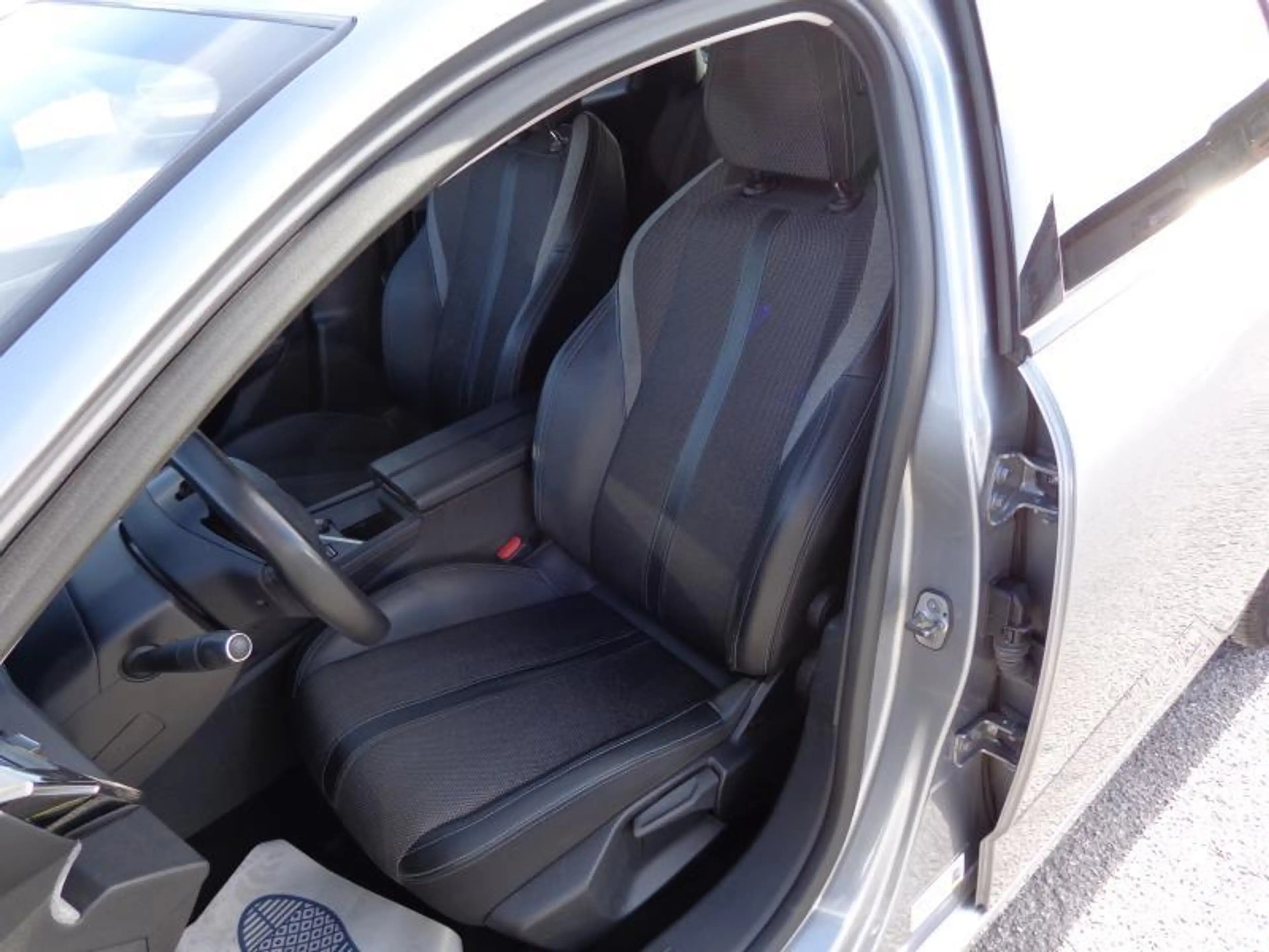 Peugeot 308 1.5HDi Allure - GPS - Caméra — photo 9
