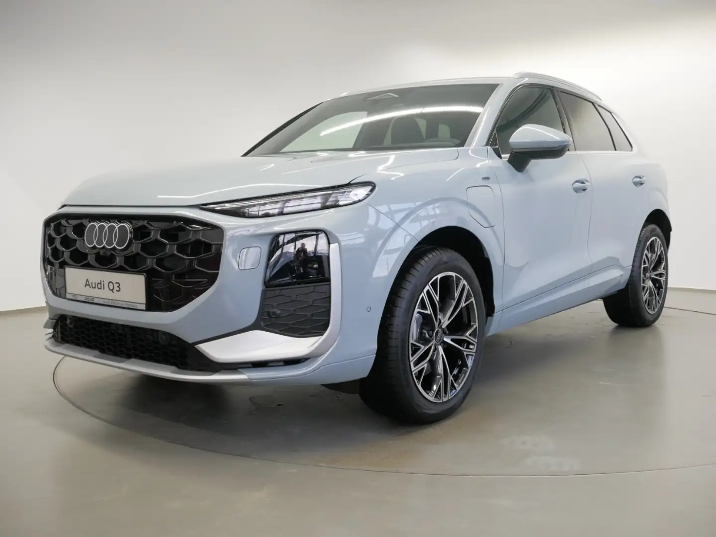 Audi Q3 SUV e-hybrid 200 kW S tronic Grau - 2