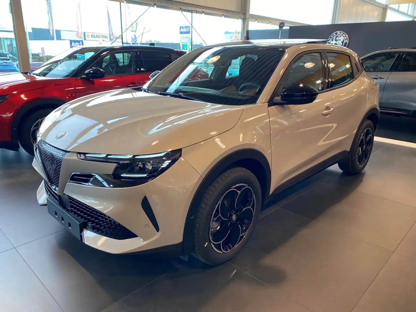 Alfa Romeo Junior Ibrida 1.2 Mild Hybrid 136pk Automaat Beżowy - 1