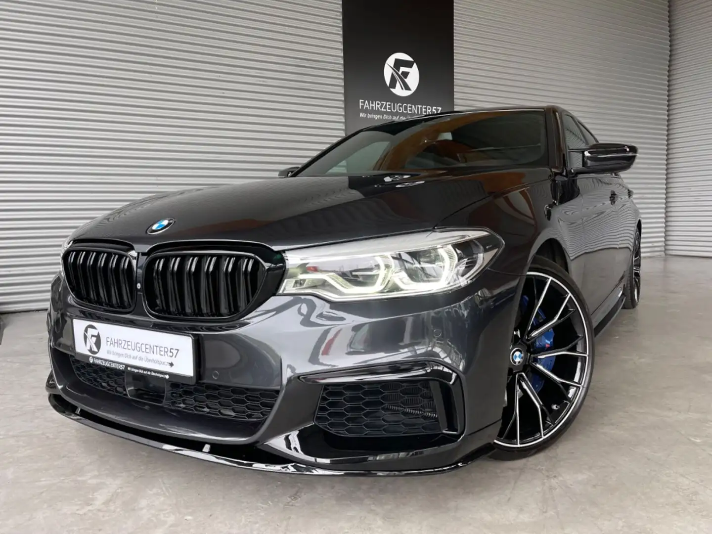 BMW 550 i xDrive/M-PERFORMANCE/H&K/360°/HUD/LED Grey - 1