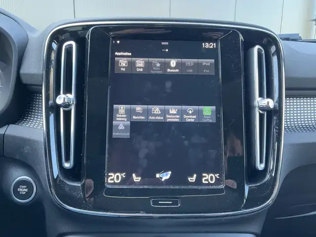 Volvo XC40 view 10