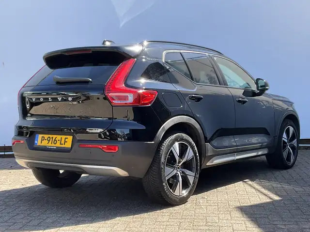 Volvo XC40 view 12