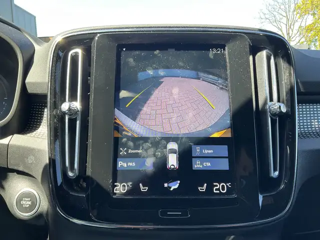 Volvo XC40 view 4