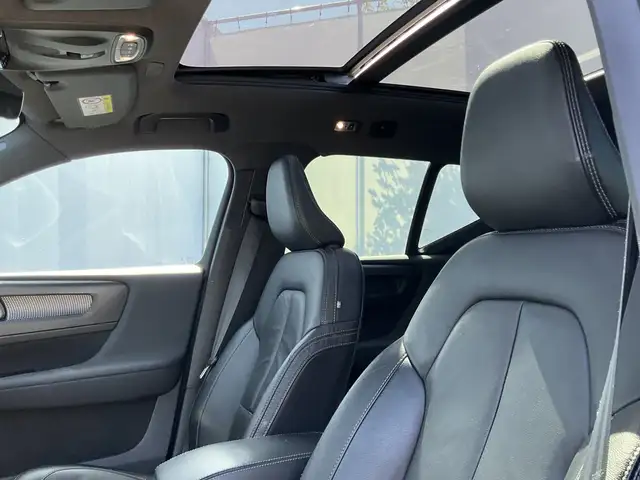 Volvo XC40 view 15