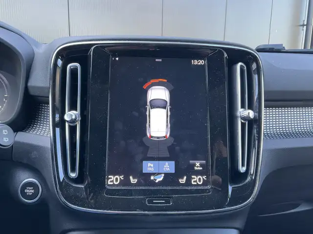 Volvo XC40 view 9